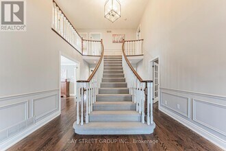 2191 Dunvegan Ave in Oakville, ON - Building Photo - Building Photo