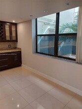 20401 NE 30th Ave in Aventura, FL - Building Photo - Building Photo