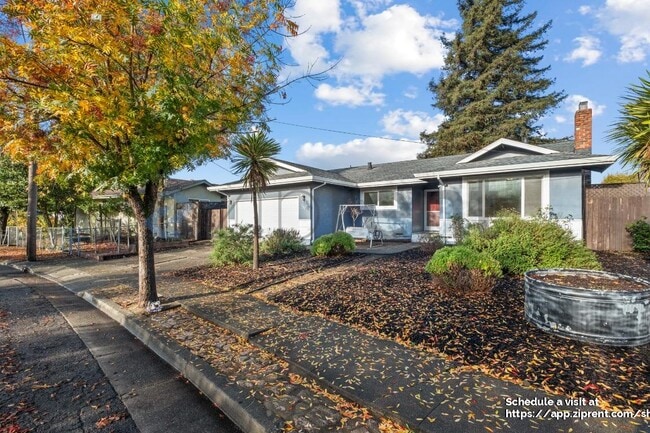 1323 Harwood St in Santa Rosa, CA - Building Photo - Building Photo