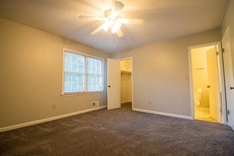 617 Palm St in Holly Springs, GA - Foto de edificio - Building Photo