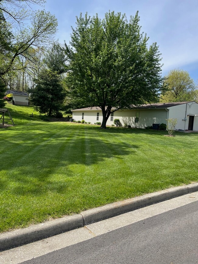 1053 W 10th St, Unit 1053 in Jasper, IN - Building Photo - Building Photo