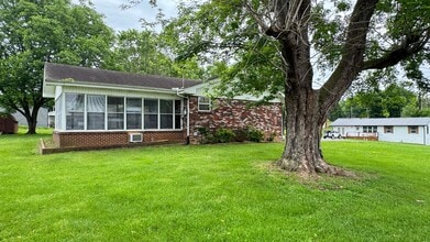 101 Hickory Ln in Sweetwater, TN - Building Photo - Building Photo