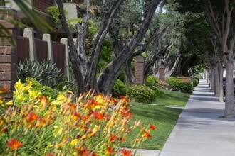 Los Arbolitos Huntington Beach Apartments in Huntington Beach, CA - Building Photo - Building Photo