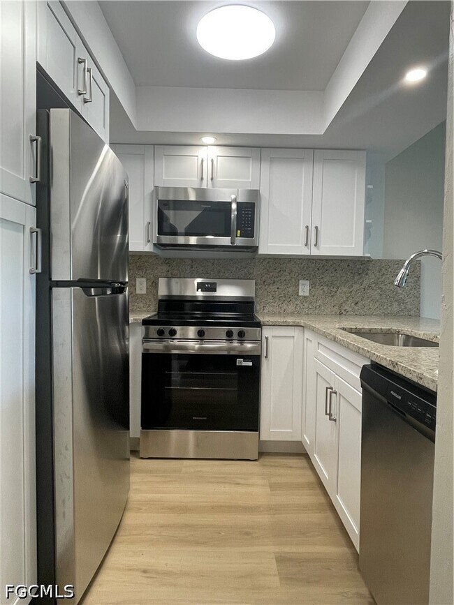 835 Gleason Pkwy in Cape Coral, FL - Building Photo - Building Photo