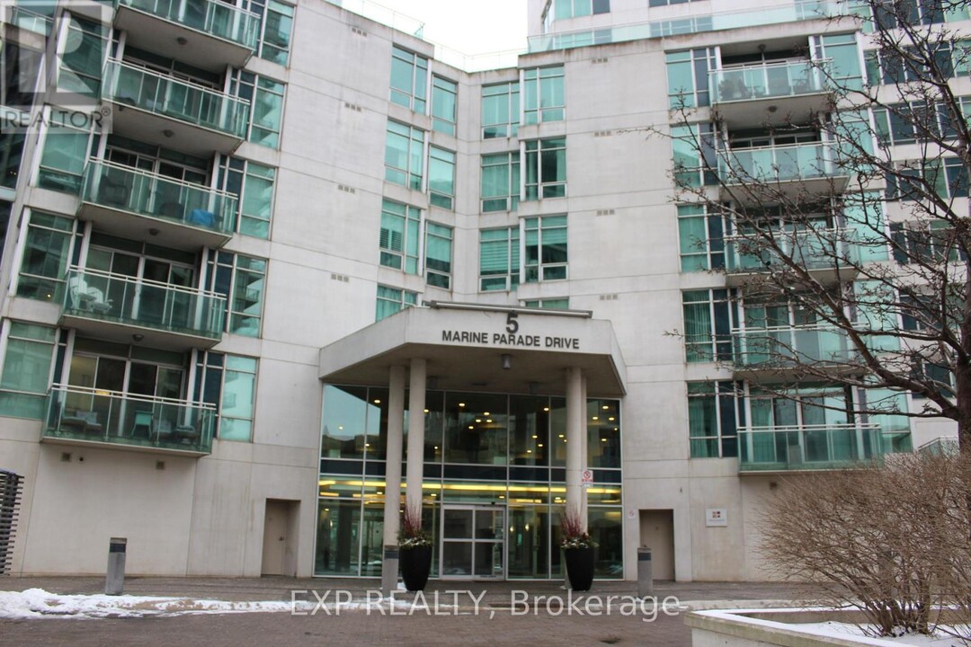 5-335 Marine Parade Dr in Toronto, ON - Building Photo