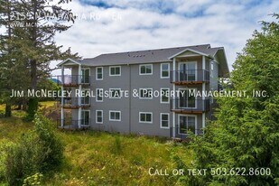 2155 N Wahanna Rd in Seaside, OR - Building Photo