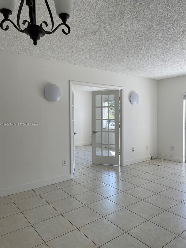 7732 Camino Real in Miami, FL - Building Photo - Building Photo