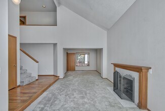 5703 SW Seymour St in Portland, OR - Building Photo - Building Photo