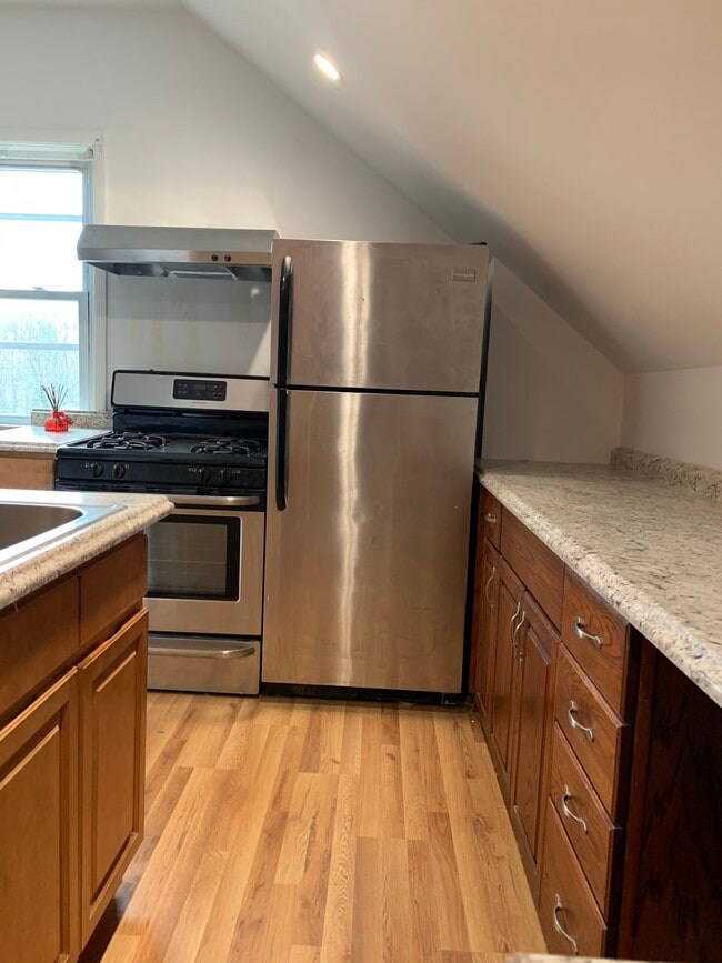 204 Crescent Plz, Unit #3 in Yonkers, NY - Foto de edificio - Building Photo