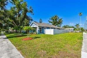 2205 Quincy St S in St. Petersburg, FL - Building Photo - Building Photo