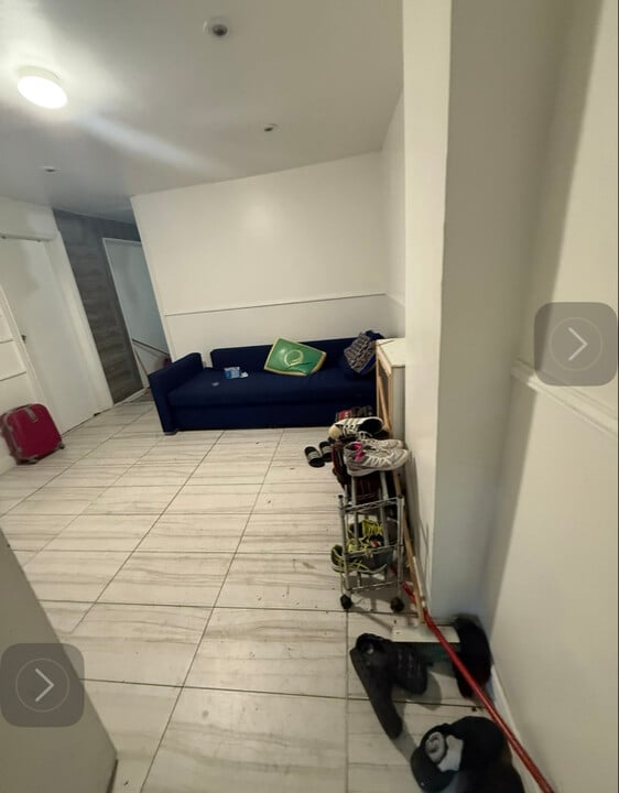 42-12 108th St in Queens, NY - Foto de edificio