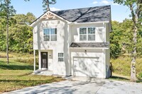 2015 Rosemary Dr in Clarksville, TN - Building Photo - Building Photo