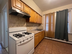 646 Maple Ave, Unit 2 in Elizabeth, NJ - Foto de edificio - Building Photo