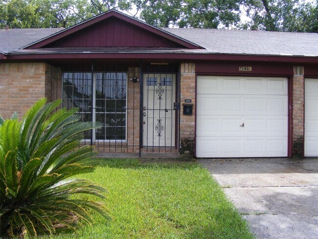 4839 Trail Lake Dr photo'