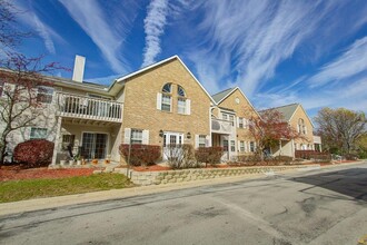 Deer Creek Run Apartments in New Berlin, WI - Foto de edificio - Building Photo