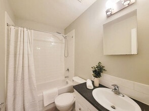 Sharon Garden Suites in Guelph, ON - Building Photo - Building Photo