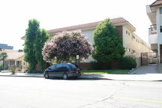 545 E Orange Grove Ave in Burbank, CA - Building Photo - Building Photo