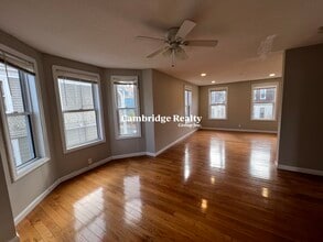 15 Hudson St, Unit 2 in Somerville, MA - Foto de edificio - Building Photo