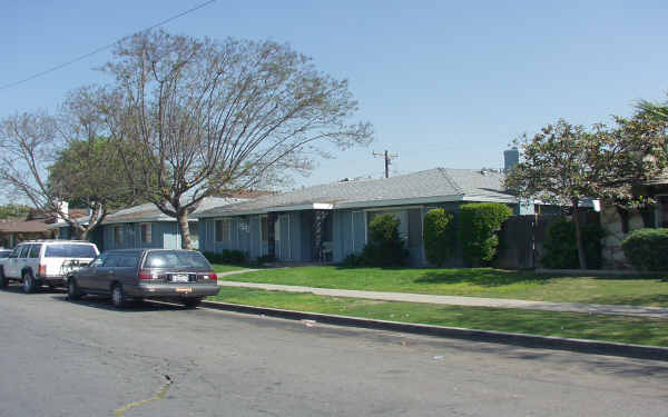 Benmore Apartments in Anaheim, CA - Building Photo