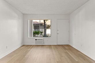 Villas in Spring Valley, CA - Building Photo - Building Photo