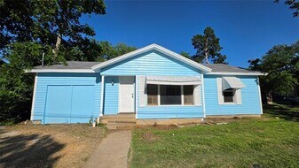1111 Ave A in Denton, TX - Building Photo