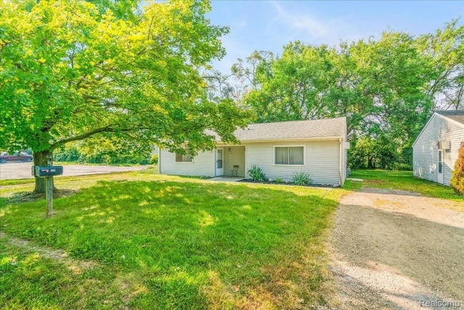 1656 Parkwood Ave in Ypsilanti, MI - Building Photo - Building Photo