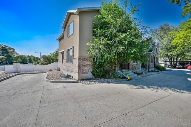 347 E Vine St-Unit -Unit 5 (Basement Apt) in Murray, UT - Building Photo - Building Photo