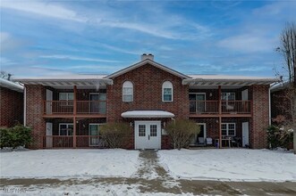 1200 Tollis Pkwy in Broadview Heights, OH - Foto de edificio - Building Photo