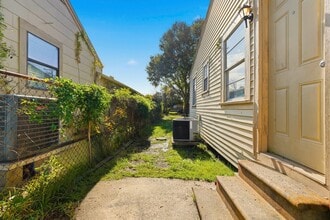 729 13th Ave N in Texas City, TX - Building Photo - Building Photo