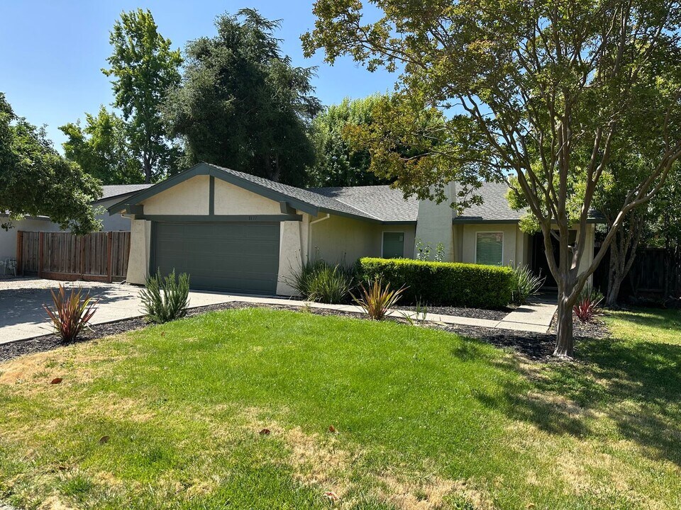 1127 Mustang Dr in Danville, CA - Building Photo