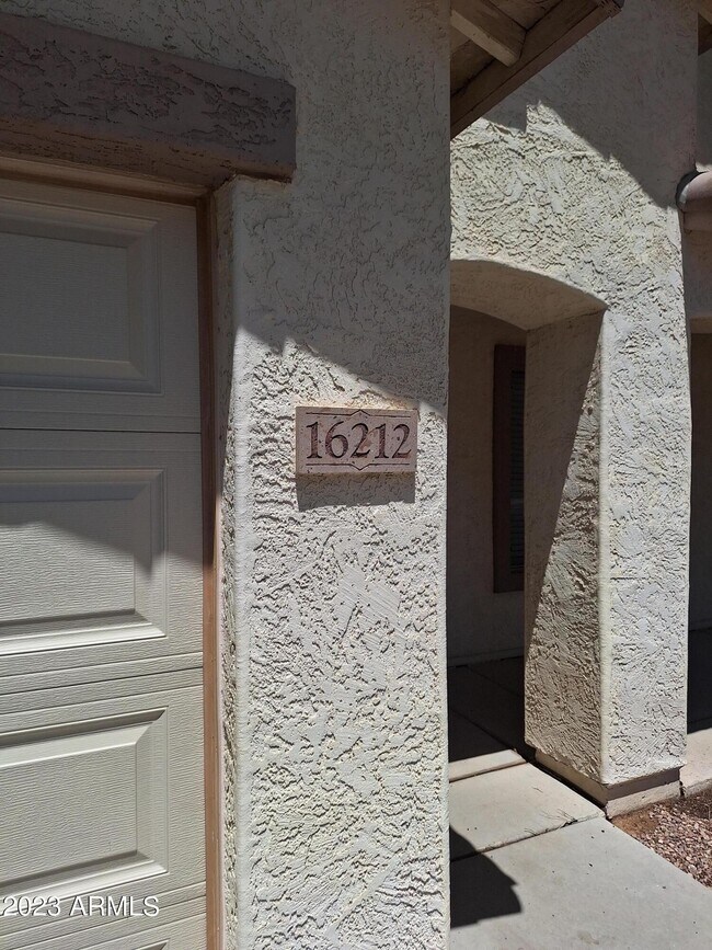 16212 W Custer Ln in Surprise, AZ - Building Photo - Building Photo