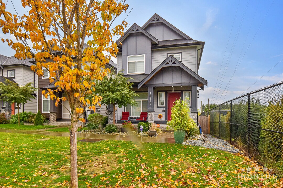 16770-1620A 20A Ave in Surrey, BC - Building Photo