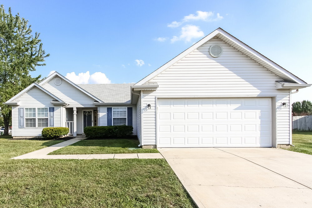 449 Grant Ct in Avon, IN - Building Photo