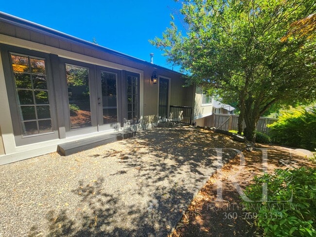 property at 1345 Whitney Ave