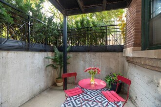 1144 W Pratt Blvd in Chicago, IL - Building Photo - Building Photo