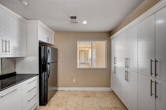210 E Flamingo Rd in Las Vegas, NV - Building Photo - Building Photo