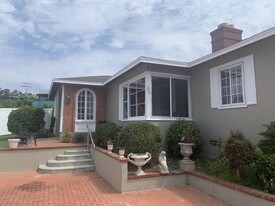 5802 Camino De La Costa