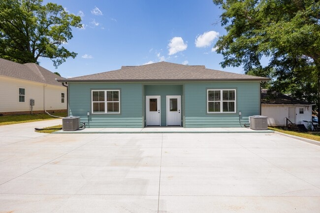 136 McCowat St in Jackson, TN - Building Photo - Building Photo