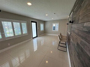 211 W 33rd St in Hialeah, FL - Building Photo - Building Photo