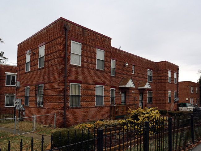 4666 Hillside Rd SE in Washington, DC - Foto de edificio - Building Photo