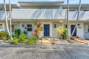 3827 NE 166th St in North Miami Beach, FL - Building Photo