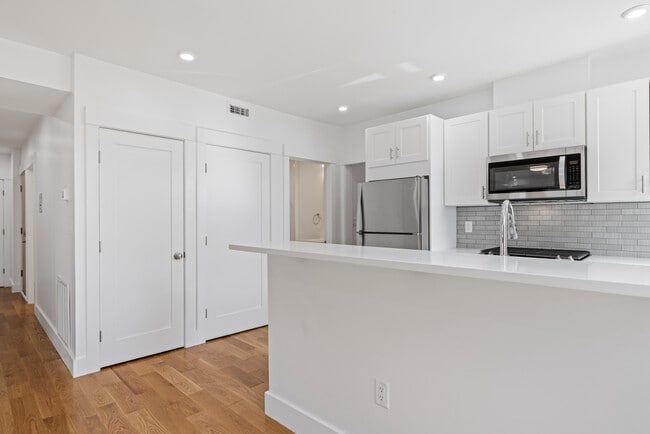 384 Columbia St, Unit 1 in Cambridge, MA - Building Photo - Building Photo