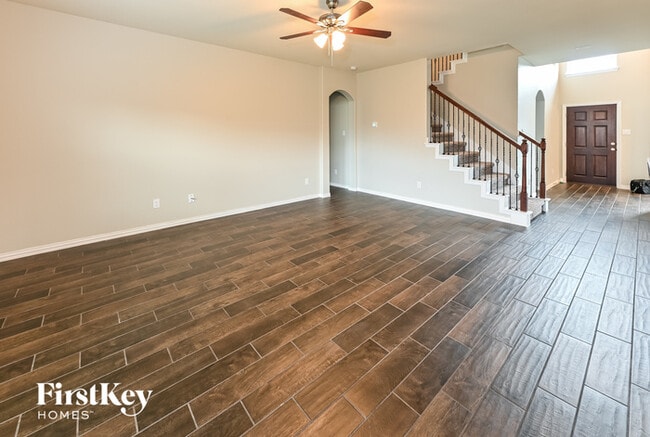 10019 Chase Ct in Baytown, TX - Building Photo - Building Photo