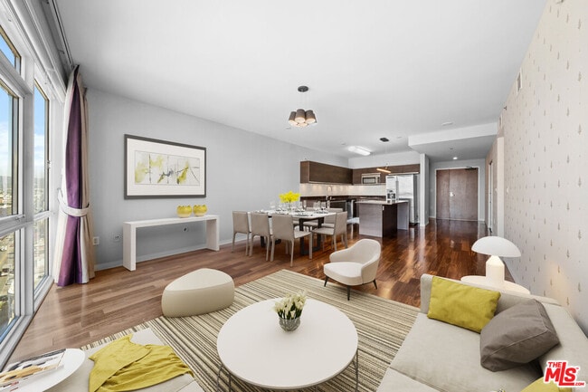 3785 Wilshire Blvd in Los Angeles, CA - Building Photo - Building Photo