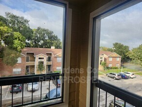 5600 Devonbriar Way in Orlando, FL - Building Photo - Building Photo