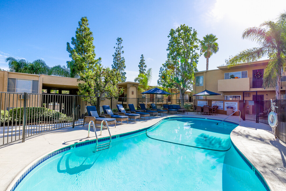 Carriage Road Apartments | Poway, CA Apartments For Rent