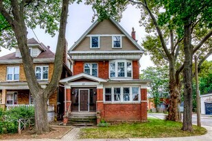 27 Garfield Av S in Hamilton, ON - Building Photo