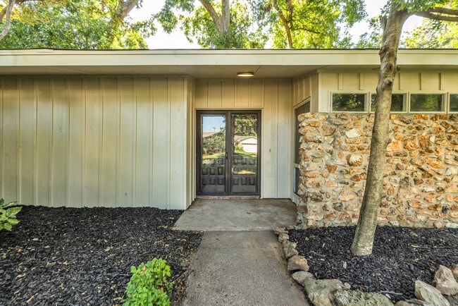 5611 S Trenton Ave in Tulsa, OK - Building Photo - Building Photo
