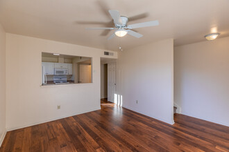 Serra Mesa - Military Housing in Oceanside, CA - Foto de edificio - Interior Photo