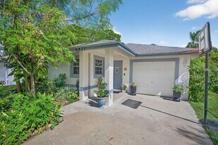 6877 3rd St in Jupiter, FL - Building Photo